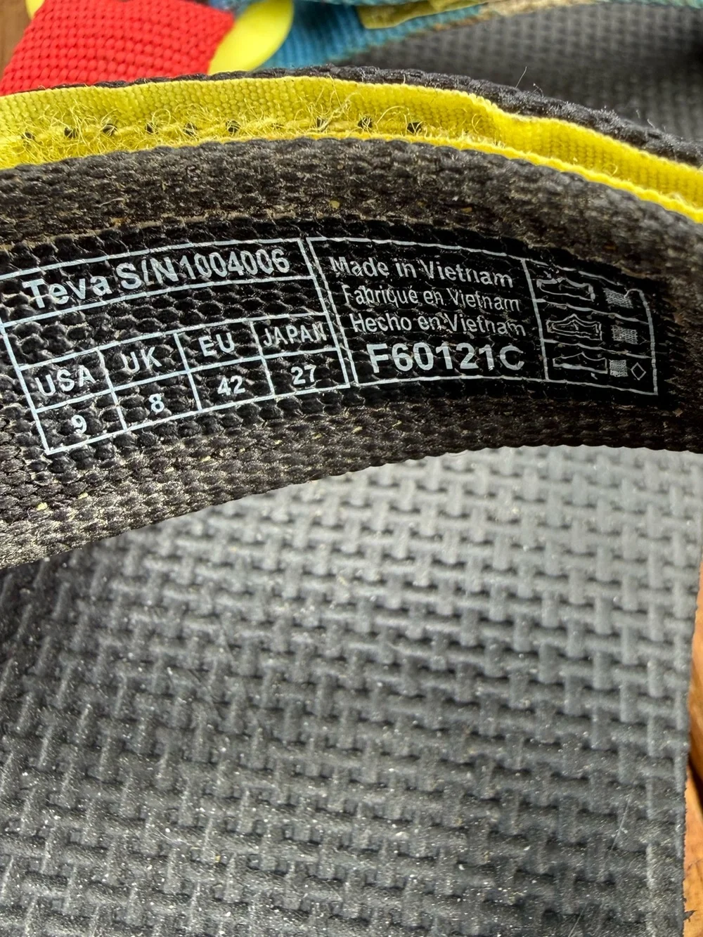 Teva classic retro 90's multicolor hook and loop strap sandal Men's 9